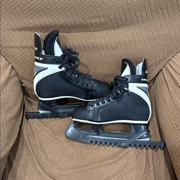 Men's Black and White Ice Skates - Picture 4 of 5
